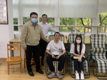摩臣2領導慰問獻血師生